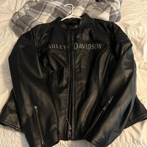Women’s Harley Davidson Leather Jacket $300 Size XL petite.  NWOT